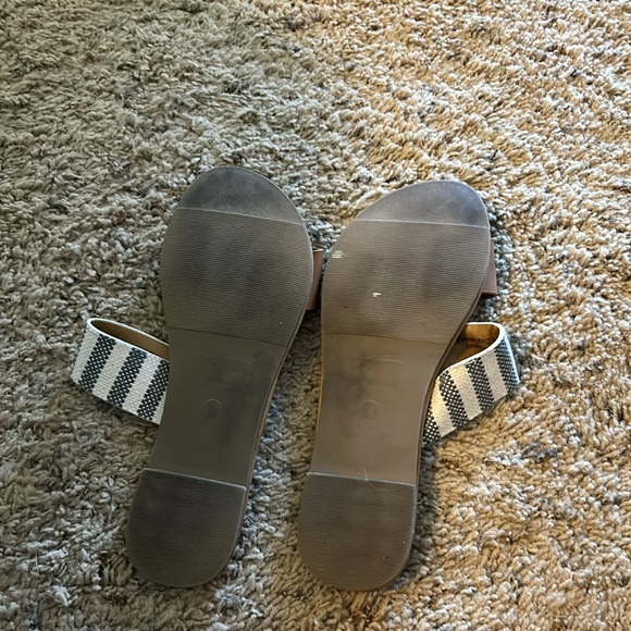 Sandals - Picture 3 of 3